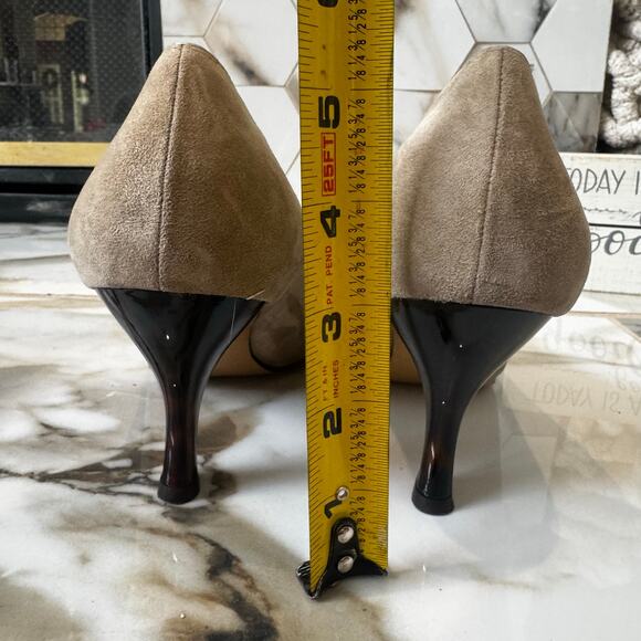 Salvatore Ferragamo Suede Pumps Size 9.5 Khaki Beige Lucite Tortoiseshell Heels - Picture 5 of 12